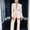 Modelo Hera.- Traje chaqueta con transparencias