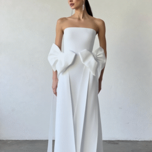 Modelo Siara.-Vestido Bandage Strapless con Lazos XXL Laterales – Diseño Minimalista y Elegante