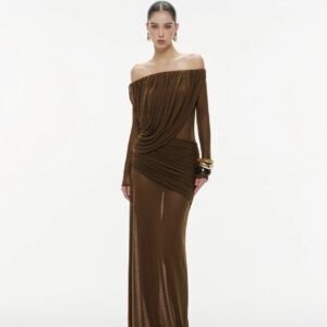 Modelo Aremi- Vestido Largo Marrón Palabra de Honor con Drapeado