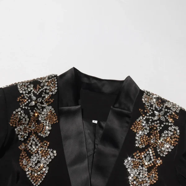 Modelo Samia.-Traje pantalón negro de mujer con bordado pedrería - Imagen 8