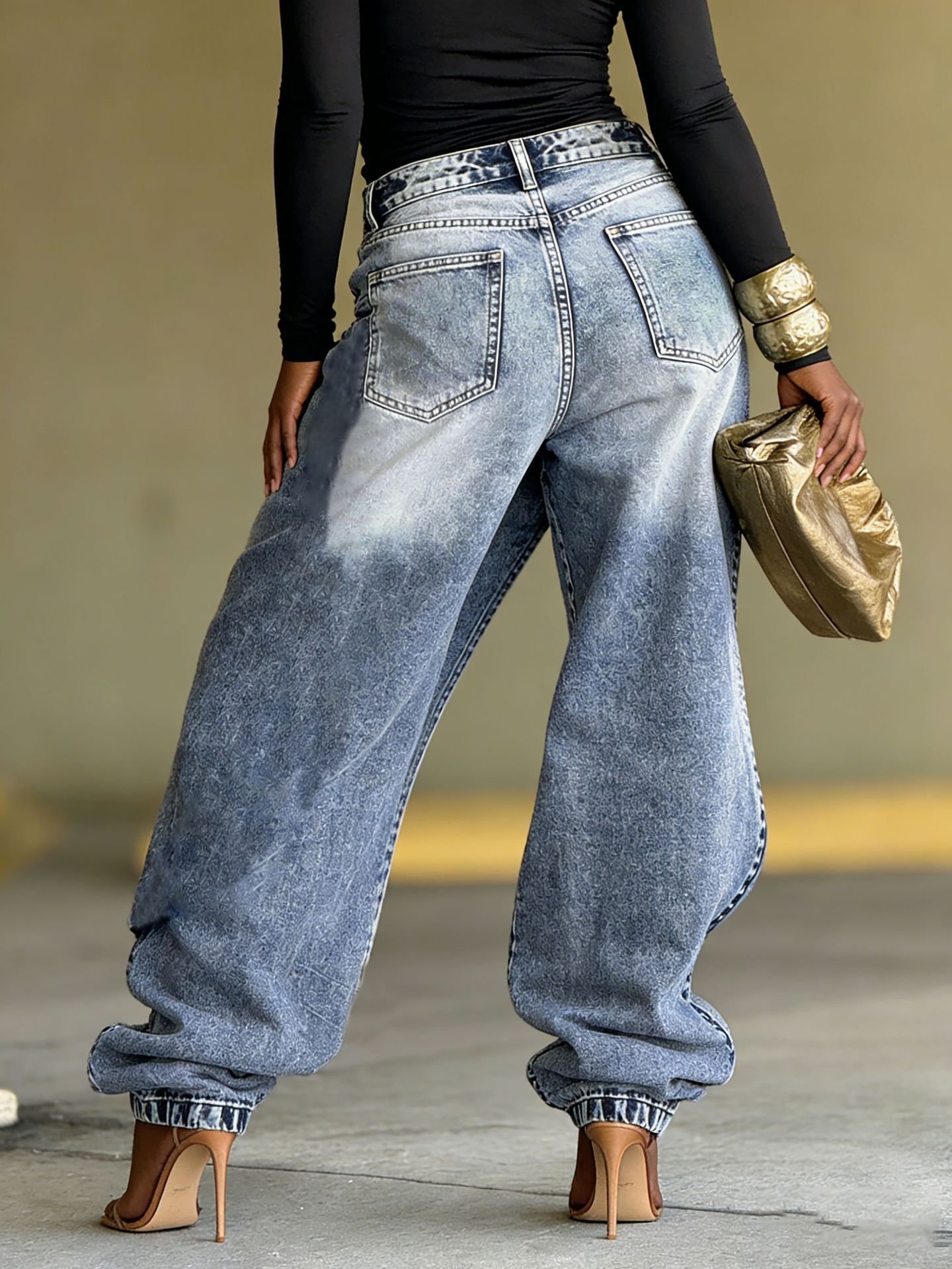 Modelo Eglé.-Jeans baggy de tiro alto con diseño asimétrico - Imagen 3