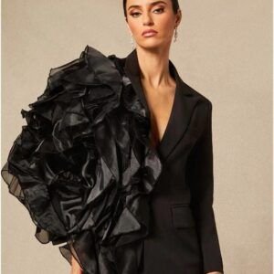 Modelo Ohaio.-Blazer Negra con Volantes –