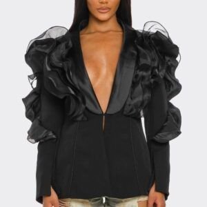 Modelo Tucson.-Blazer Negra con Mangas Voluminosas de Organza – Diseño Couture