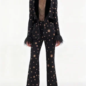 Modelo Moss.-Conjunto Negro con Estrellas Doradas – Chaqueta y Pantalón de Fiesta