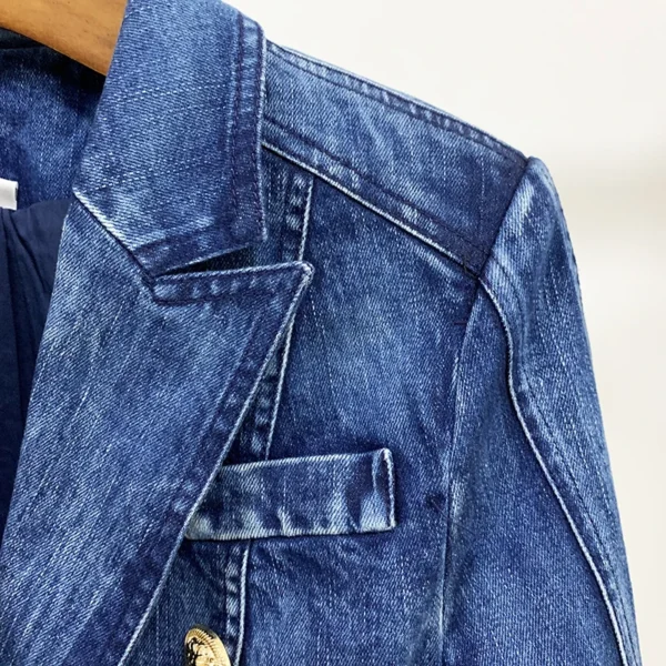 Modelo Eymen.-Blazer denim con botones - Imagen 6