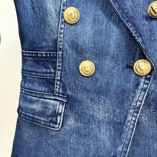 Modelo Eymen.-Blazer denim con botones - Imagen 2