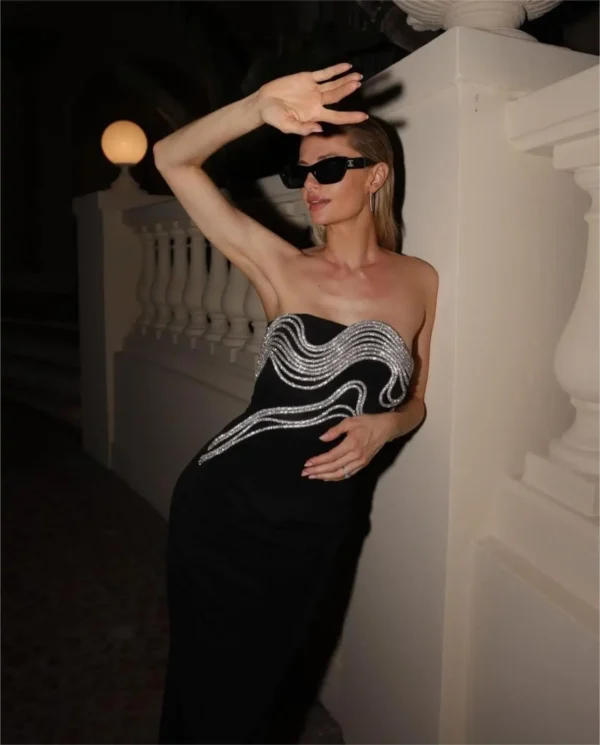 Modelo Neylen.-vestido lineas pedreria