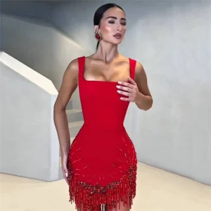 Modelo Senay.-Vestido Bandage Rojo con Flecos de Pedrería
