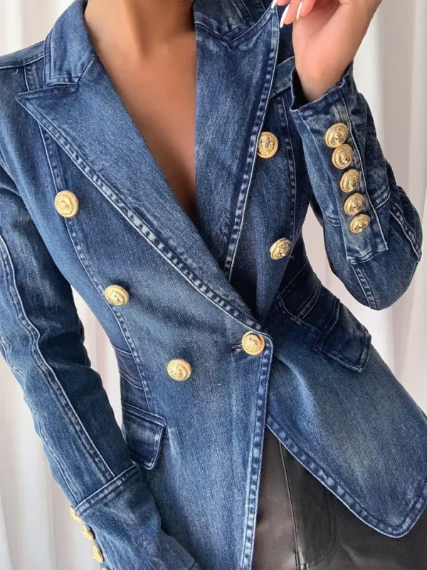 Modelo Eymen.-Blazer denim con botones